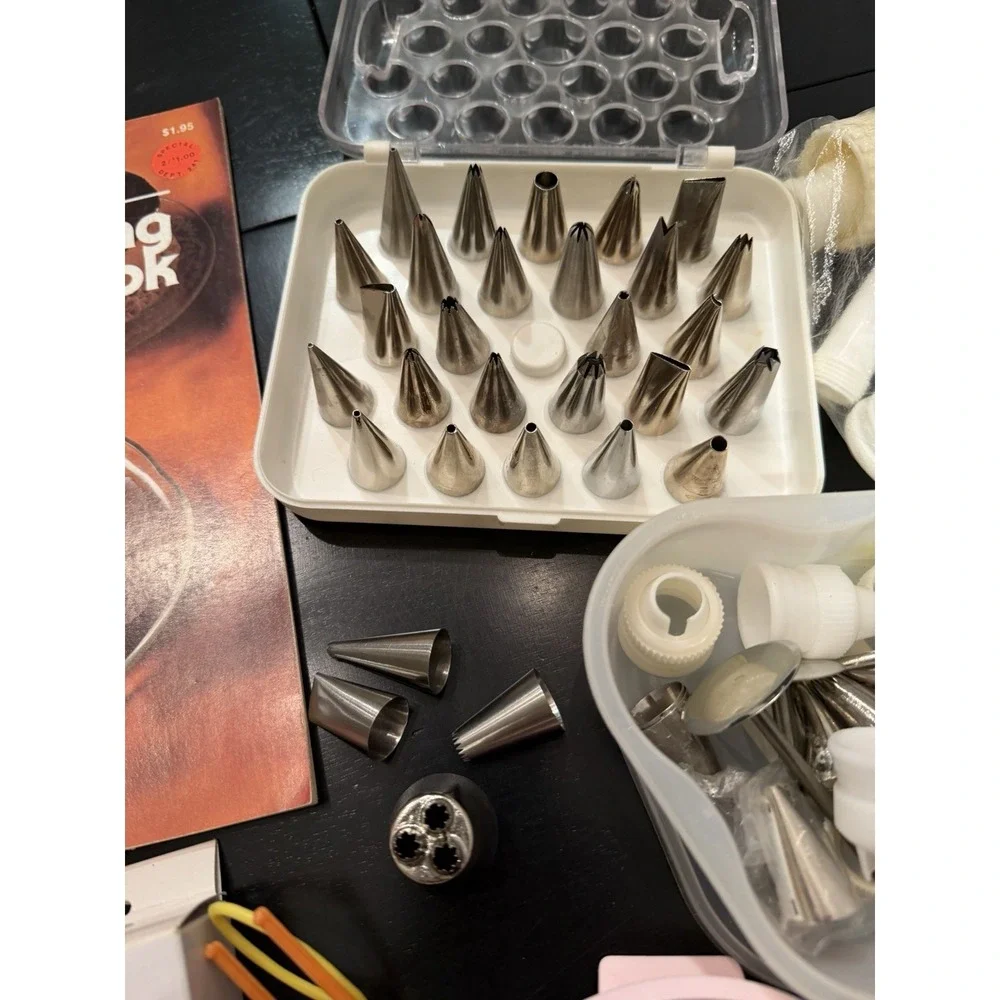 Cake Decorating Supplies Lot Metal & Plastic Tips Wilton Bags Etc Tip Carry Case